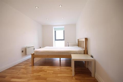 2 bedroom apartment to rent, Falconars House, City Centre