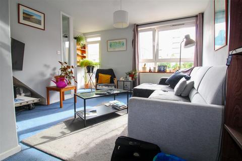 2 bedroom flat for sale, Roman Road, London