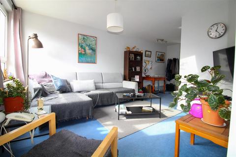 2 bedroom flat for sale, Roman Road, London