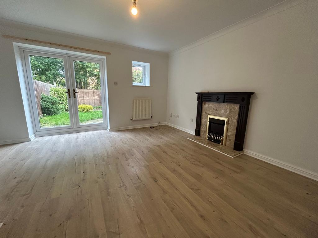 Shenley Lodge, Milton Keynes MK5 3 bed terraced house to rent £1,600