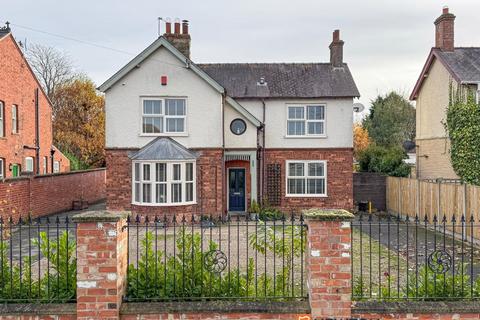 4 bedroom detached house for sale, Fosse Road, 8 NG24