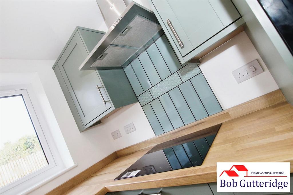 Open plan fitted kitchen/dining room/family room