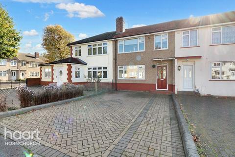 30 Spring Gardens, Hornchurch, RM12 5BQ