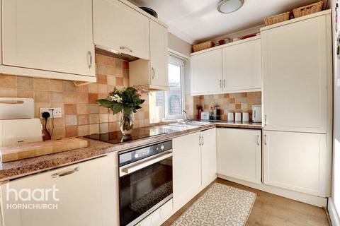 30 Spring Gardens, Hornchurch, RM12 5BQ