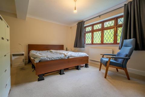 1 Pinehurst, Sunninghill, Ascot, SL5 0TN
