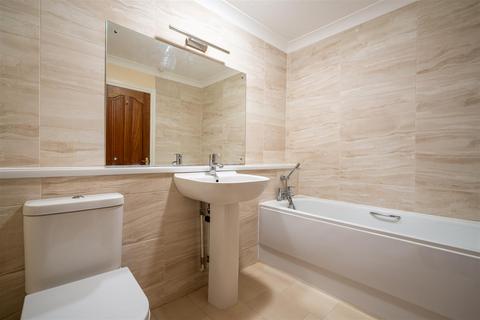 1 Pinehurst, Sunninghill, Ascot, SL5 0TN