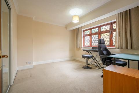 1 Pinehurst, Sunninghill, Ascot, SL5 0TN