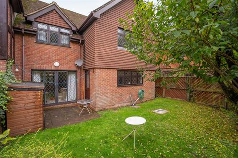 1 Pinehurst, Sunninghill, Ascot, SL5 0TN