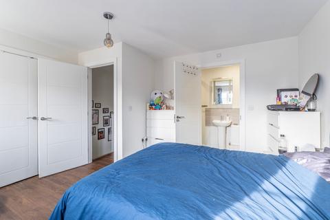 5 Buckingham Close, Carbrooke, Thetford, IP25 6WL