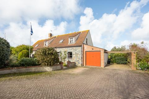 4 bedroom detached house for sale, Rue Des Cinq Vergees, St. Saviour, Guernsey