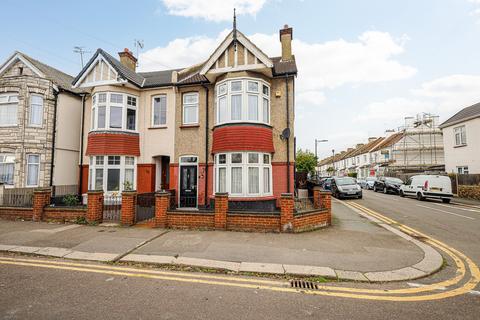 4 bedroom semi-detached house for sale, Southbourne Grove, Westcliff-on-sea, SS0