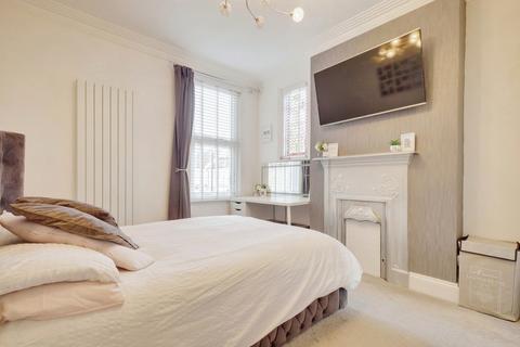 4 bedroom semi-detached house for sale, Southbourne Grove, Westcliff-on-sea, SS0