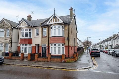 4 bedroom semi-detached house for sale, Southbourne Grove, Westcliff-on-sea, SS0