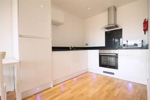 1 bedroom penthouse to rent, Falconars House, City Centre