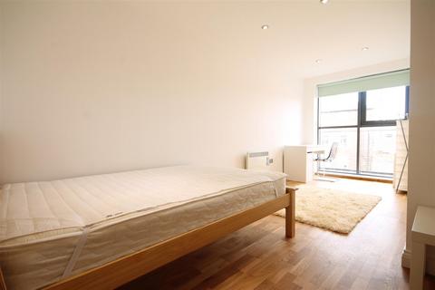 1 bedroom penthouse to rent, Falconars House, City Centre