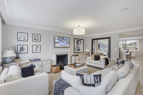 4 bedroom apartment for sale, West Halkin Street, London SW1X