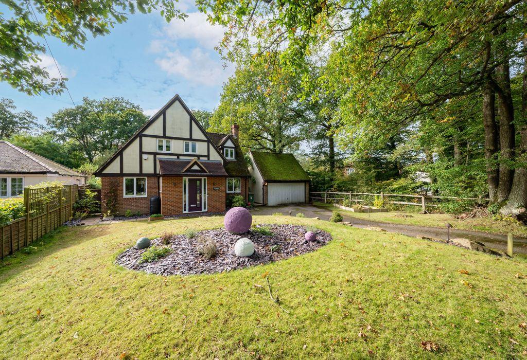 Horsham Road, Dorking, Surrey 3 bed detached house for sale £950,000