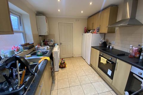 7 bedroom terraced house to rent, Donald Street, Roath, Cardiff