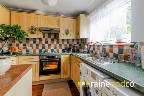 3 bedroom end of terrace house for sale, Primrose Close, Hatfield