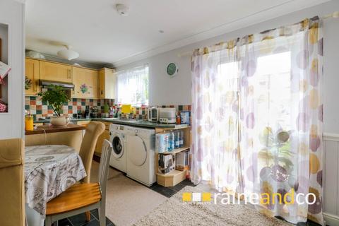 3 bedroom end of terrace house for sale, Primrose Close, Hatfield