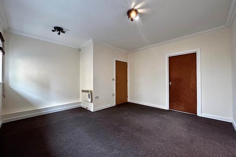 2 bedroom flat for sale, Royal Crescent, Ilford, IG2 7JZ