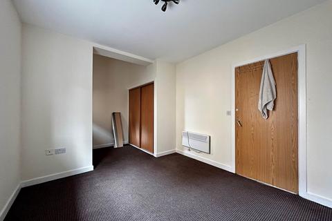 2 bedroom flat for sale, Royal Crescent, Ilford, IG2 7JZ