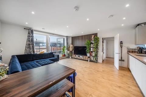 1 bedroom flat for sale, Bennett Court, Pitcher Lane, Ashford, TW15