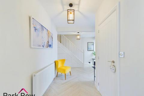 8 Rose Lea Close, Hillam, Leeds, LS25 5HJ