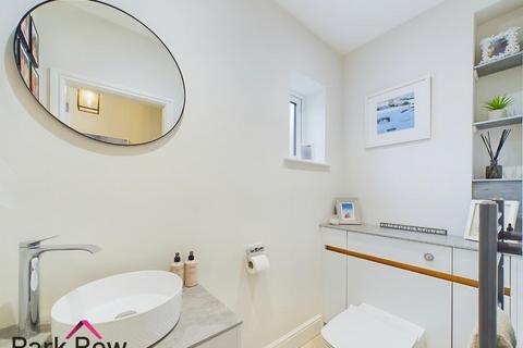 8 Rose Lea Close, Hillam, Leeds, LS25 5HJ