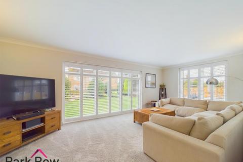 8 Rose Lea Close, Hillam, Leeds, LS25 5HJ