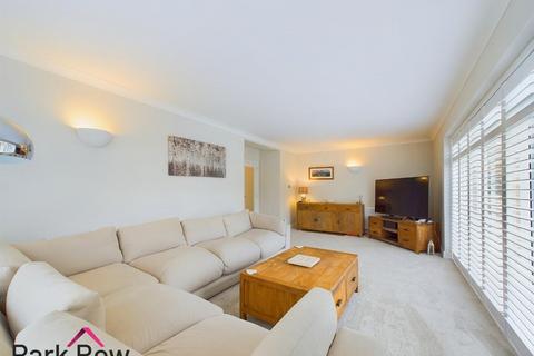 8 Rose Lea Close, Hillam, Leeds, LS25 5HJ