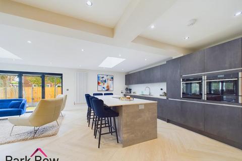 8 Rose Lea Close, Hillam, Leeds, LS25 5HJ