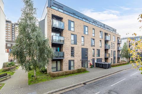 2 bedroom flat for sale, Market Street, Surrey KT15