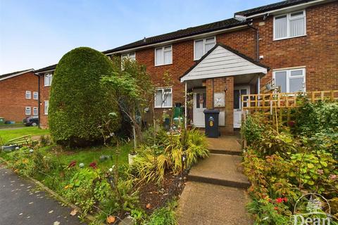 2 bedroom maisonette for sale, Colchester Close, Westbury-On-Severn