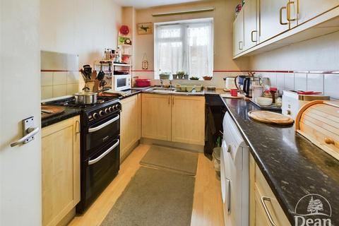 2 bedroom maisonette for sale, Colchester Close, Westbury-On-Severn