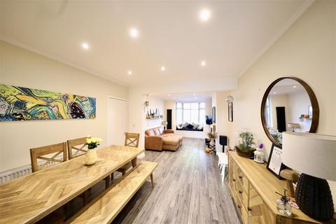 56 Pickering Road, Hull, HU4 6TE