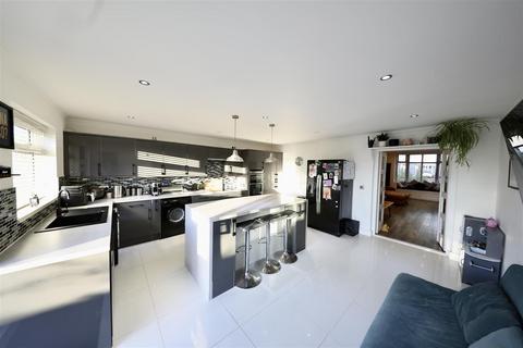 56 Pickering Road, Hull, HU4 6TE
