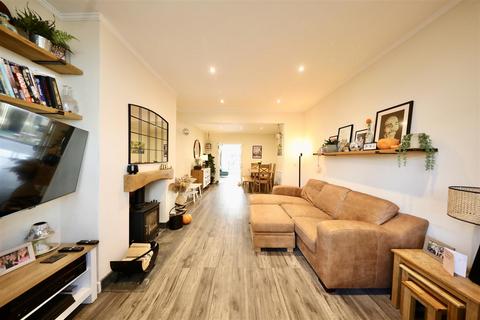 56 Pickering Road, Hull, HU4 6TE