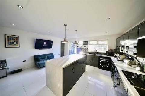 56 Pickering Road, Hull, HU4 6TE