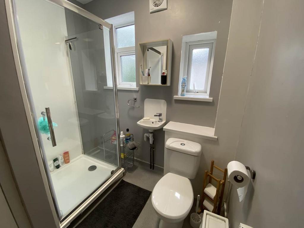 First Floor Shower R