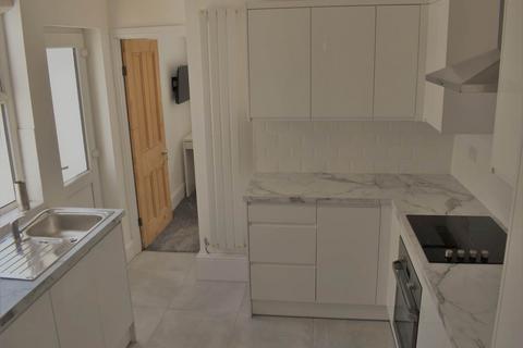 5 bedroom house to rent, Bruce Street, Cathays, Cardiff