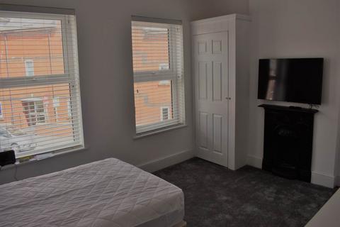 5 bedroom house to rent, Bruce Street, Cathays, Cardiff