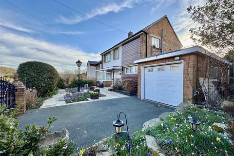 3 bedroom detached house for sale, Woodsome Drive, Fenay Bridge, Huddersfield, HD8 0JR