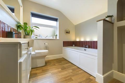 4 bedroom end of terrace house for sale, Park Road, Nottingham NG4