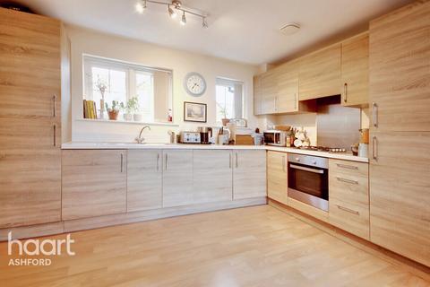 20 Nuthatch Drive, Finberry, Ashford, TN25 7AA