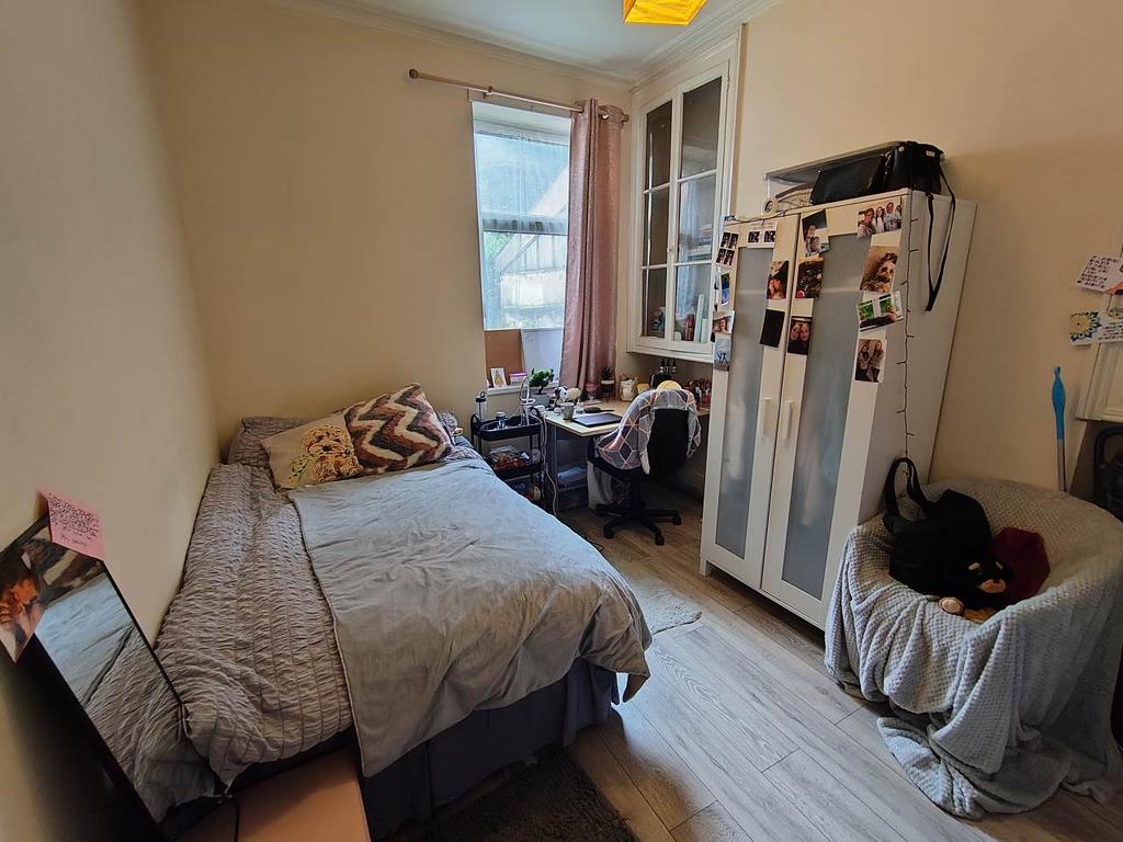 Ground floor middle