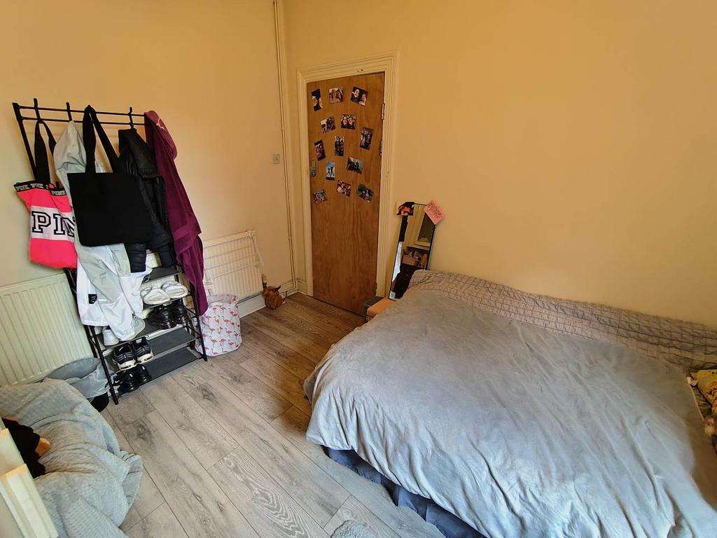 Ground floor middle