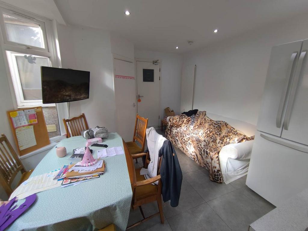 Living room (2)