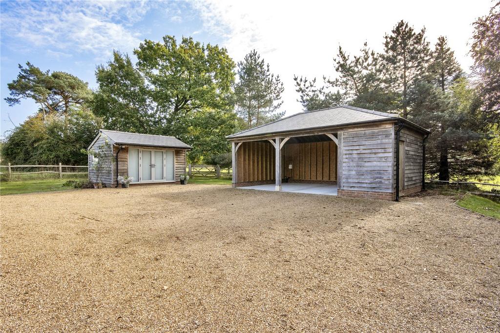 Studio/Carport