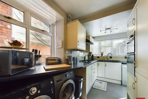 95 Finlay Road, Gloucester, GL4 6TW